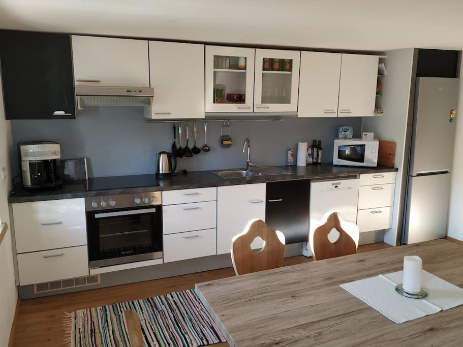 Upcycling Appartement Fischl - Nachhaltig Und Kreativ Wohnen Fuer Gross Und Klein Jenbach Dış mekan fotoğraf